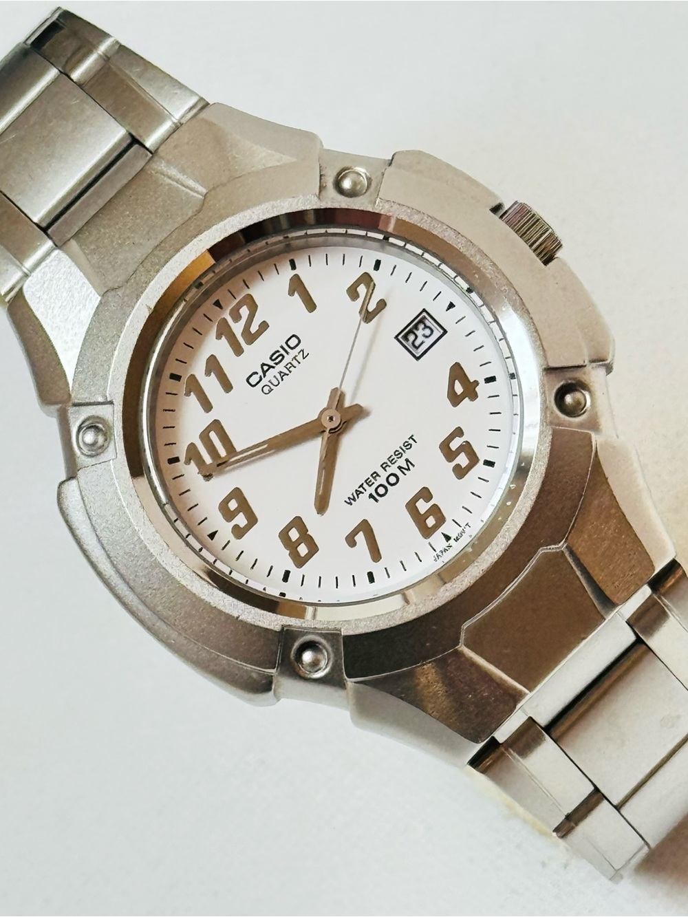 Vintage Casio 41mm Mens Date Watch White Dial Silver Stainless Bracelet MTP-3036